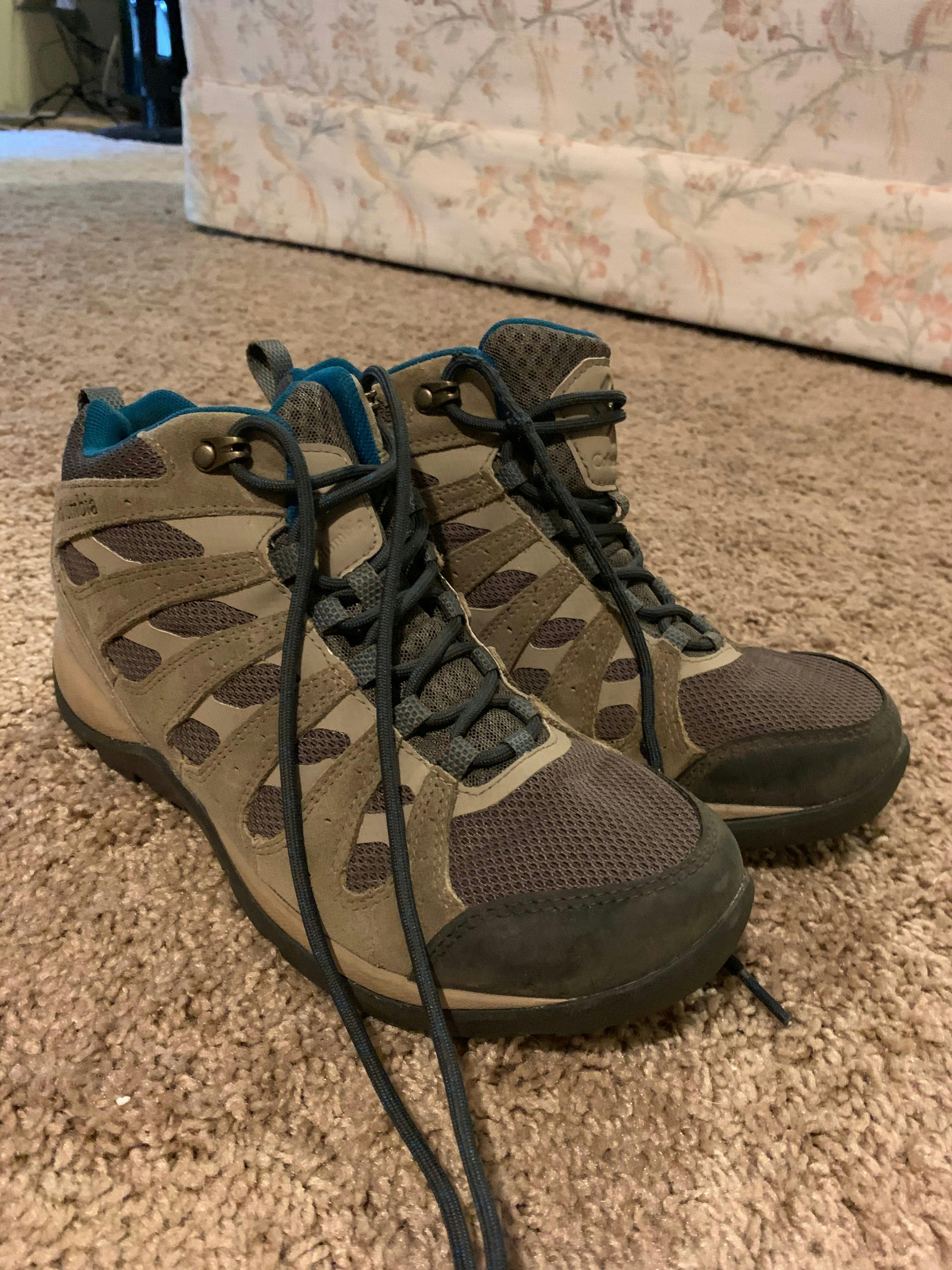  Columbia Waterproof Hiking Boots - Women's 9