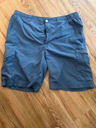 Columbia Cargo Shorts - Men's 36