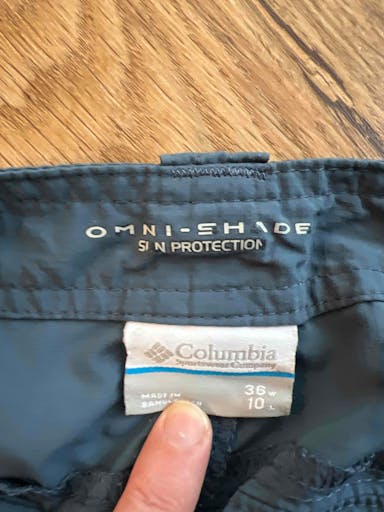  Columbia Cargo Shorts - Men's 36