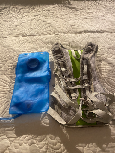 KBNI Hydration Pack With 2L Water Bladder 
